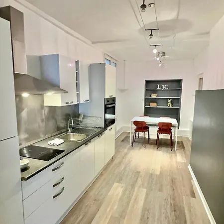Wonderhost, Les Volumes De Margot En Hypercentre Pau